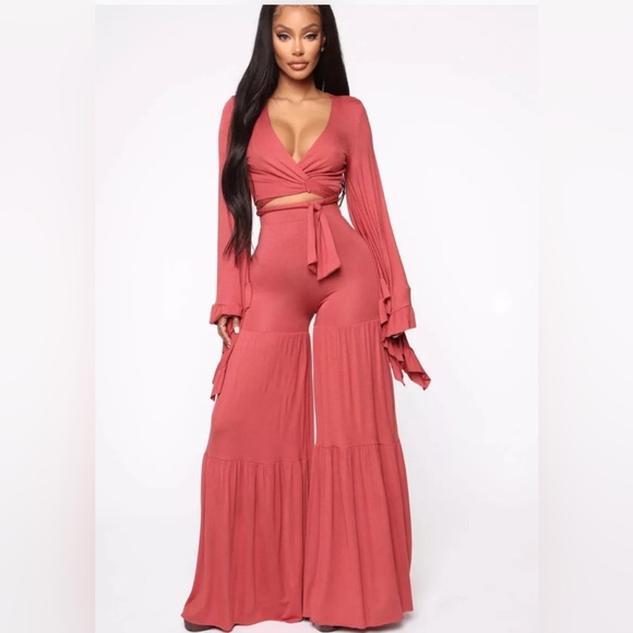 Fashion Nova EVEN IF YOU FLAIR 2 piece set. New without tags - Picture 2 of 3